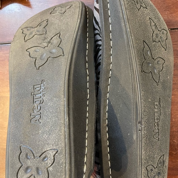 Alegria Black and Silver Patterned Mary Janes size 10 - Picture 4 of 8